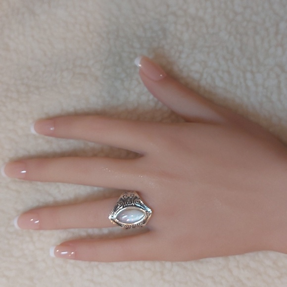 🌷Moonstone Fashion Ring with Boho Style Band (faux) - Picture 4 of 5